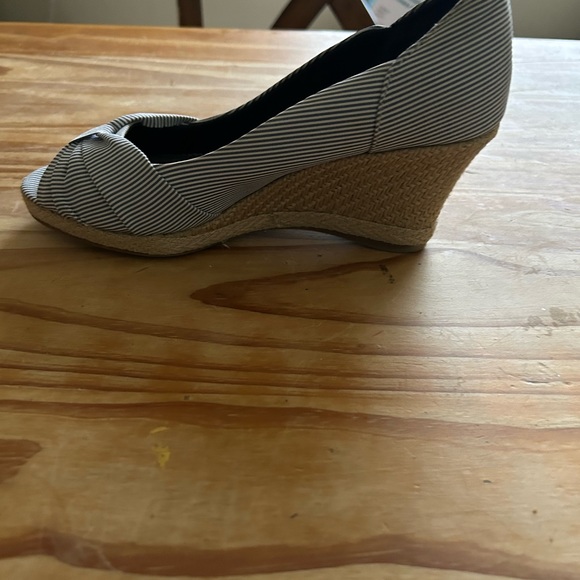 Slightly used blue and white fabric sandal - Picture 6 of 7